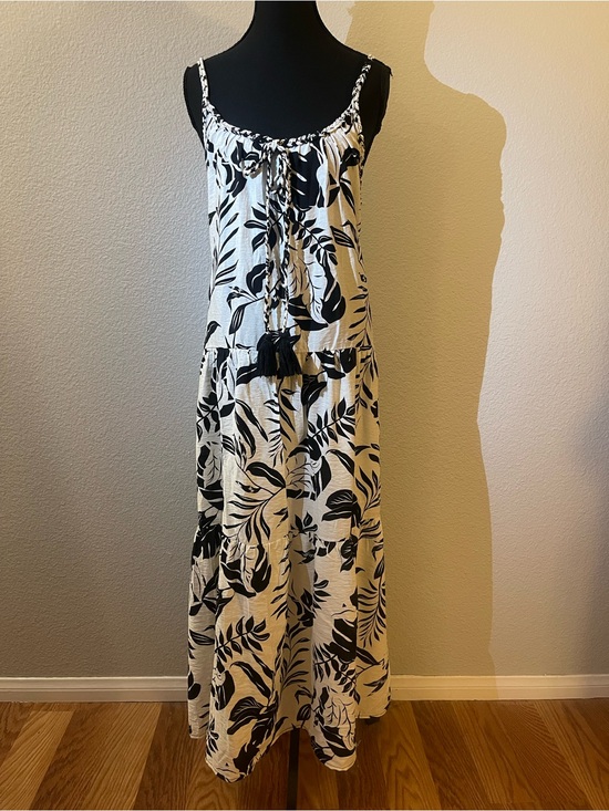 Harlow & Rose Dresses & Skirts - Black & White Leaf-Print Maxi Dress with Tassel Tie